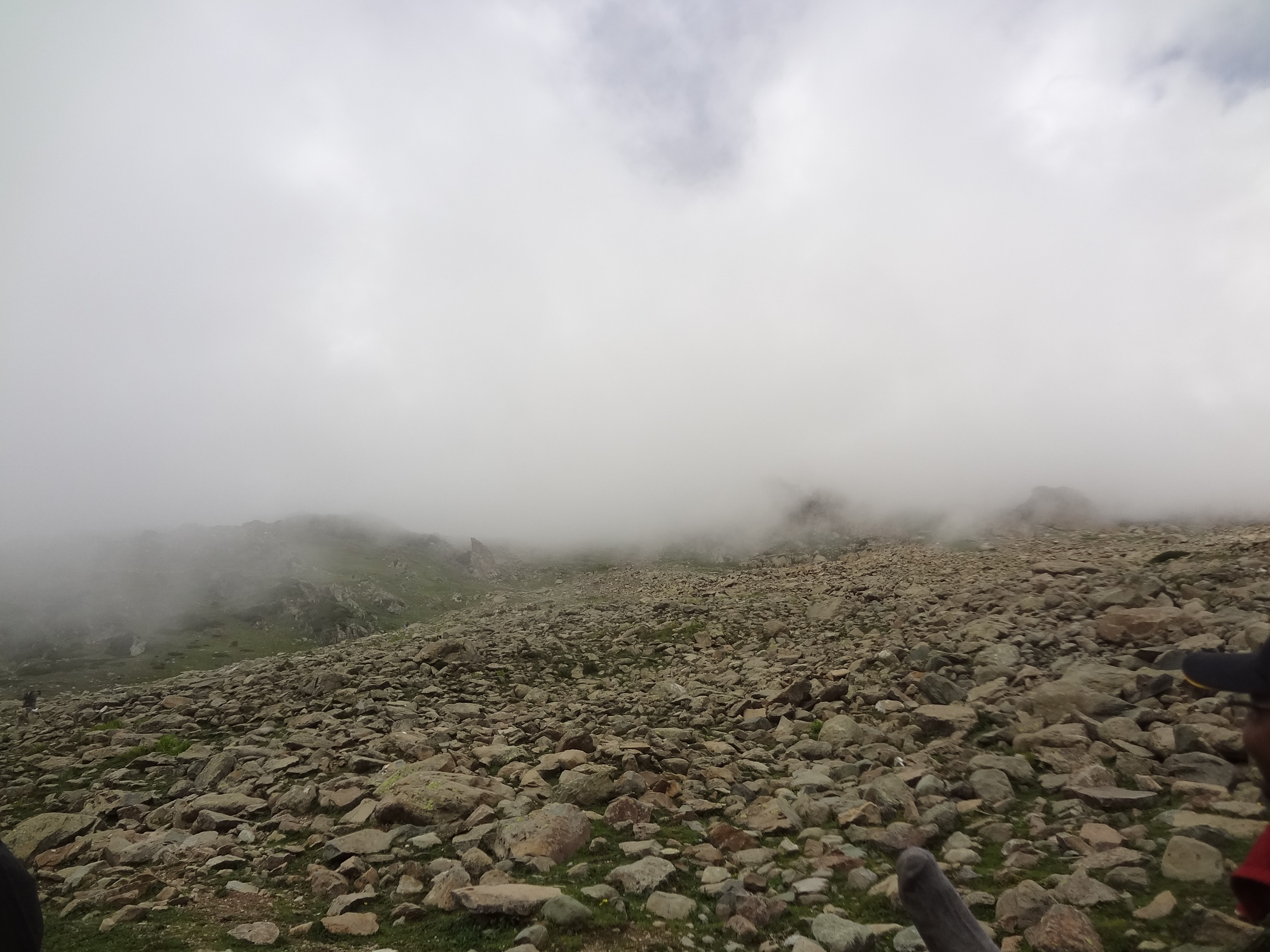 Boulder-strewn path between Gadsar and Satsar